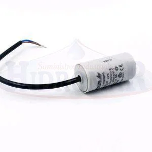 Kondensator 8 Mf 450 V.